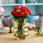 LEGO Icons Gül Buketi 10328 - Yetişkinler için Dekoratif, Koleksiyonluk ve Sergilenebilir Yaratıcı Çiçek Model Yapım Seti (822 Parça) - Görsel 4